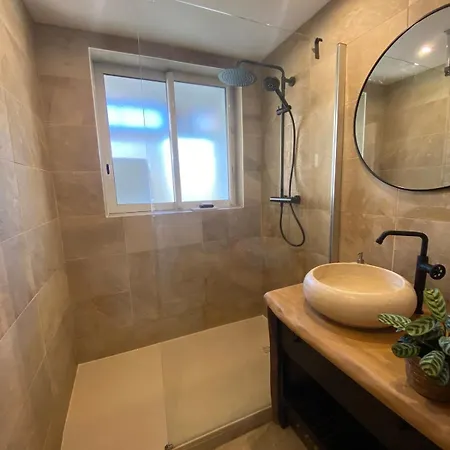 T4 Cosy Et Moderne Au Coeur D'anglet, Plages A 5 Min, Parking Securise & Fibre Apartmán